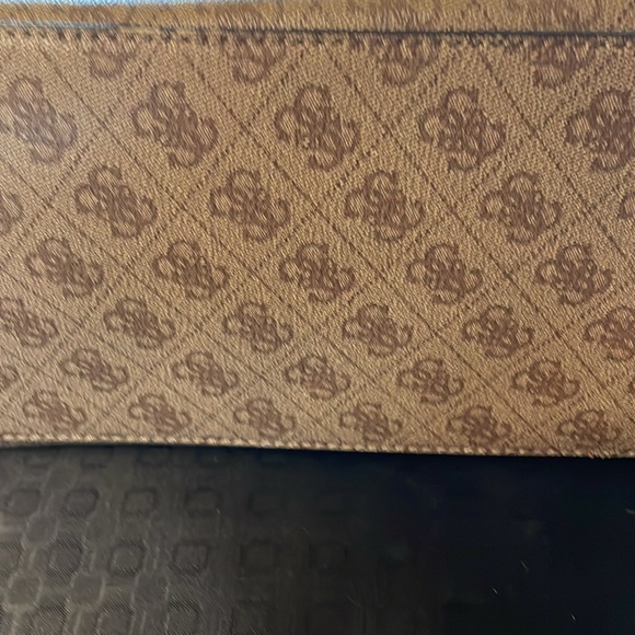 Guess purse with removable clutch inside. Clutch attaches inside with snaps - Picture 5 of 5